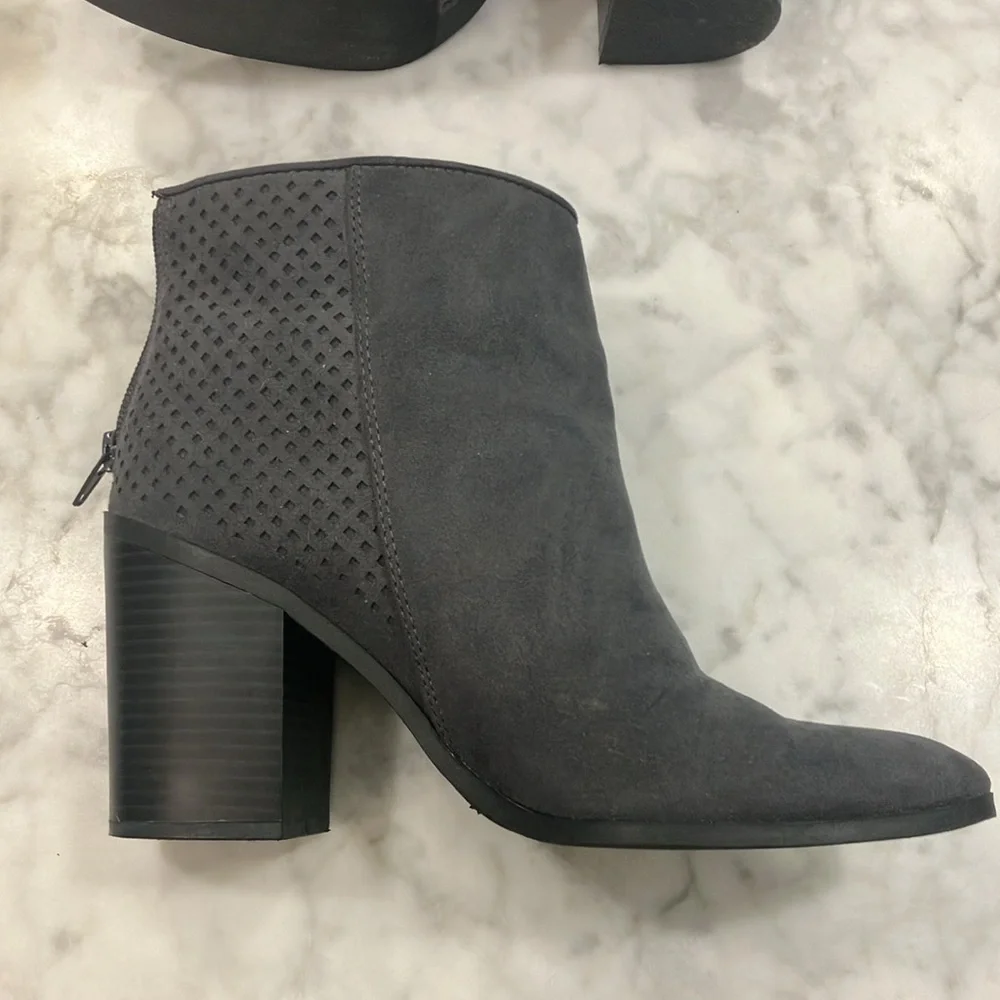 American Eagle Outfitters Gray Ankle Booties size 9 western heel boot zipper